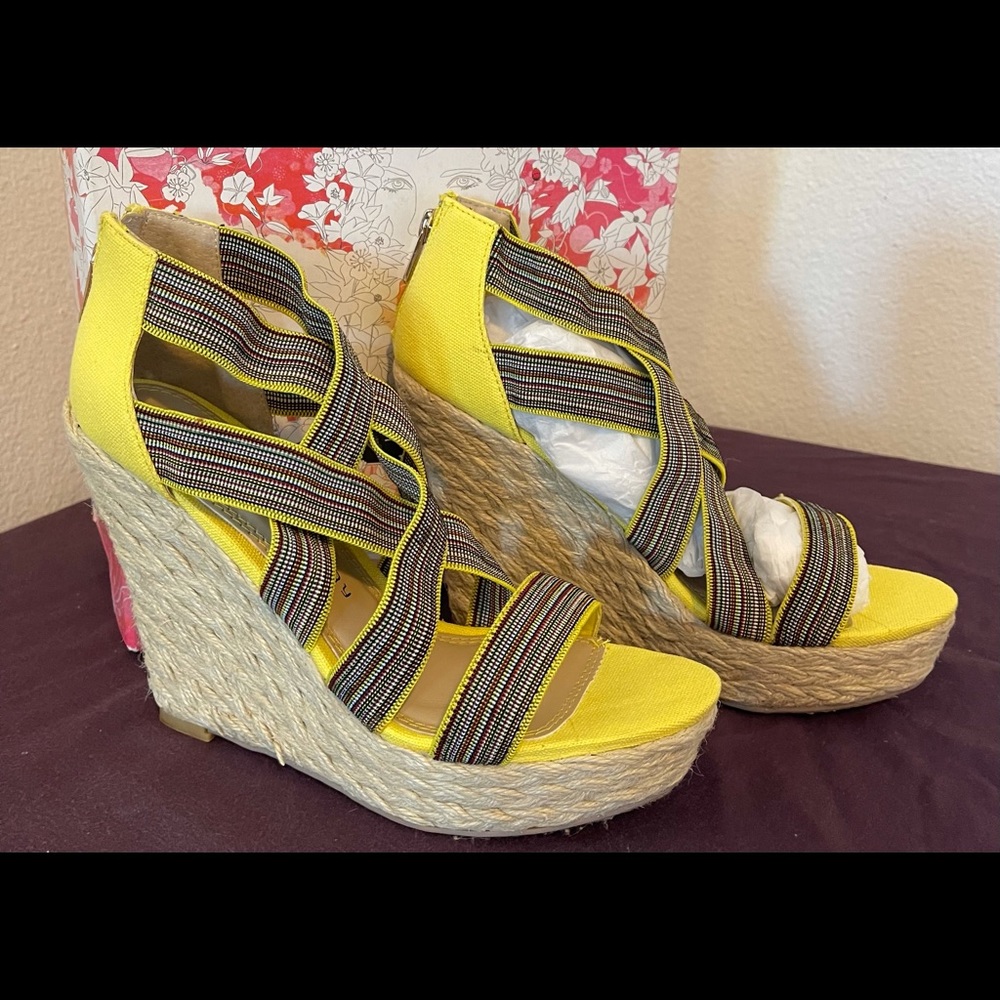 Chinese Laundry Wedges
